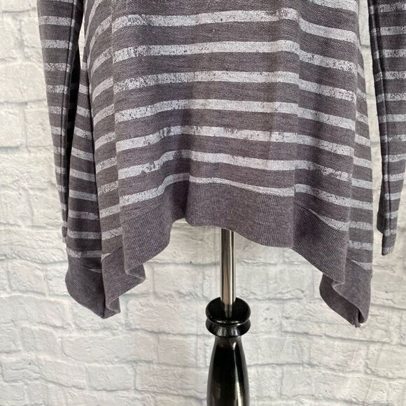 Silverwear Longsleeve angle cut top striped w/distressed pattern sz M - Picture 2 of 13
